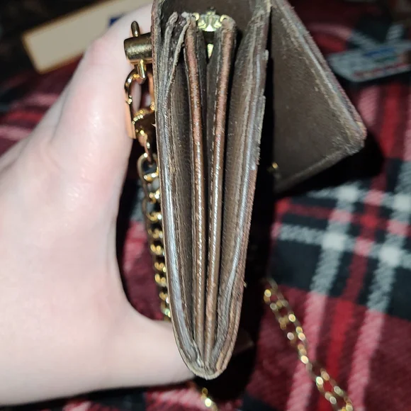 Emt$250Louis Vuitton Damier Ebene Sarah wallet, with D hooks attached - Picture 9 of 12